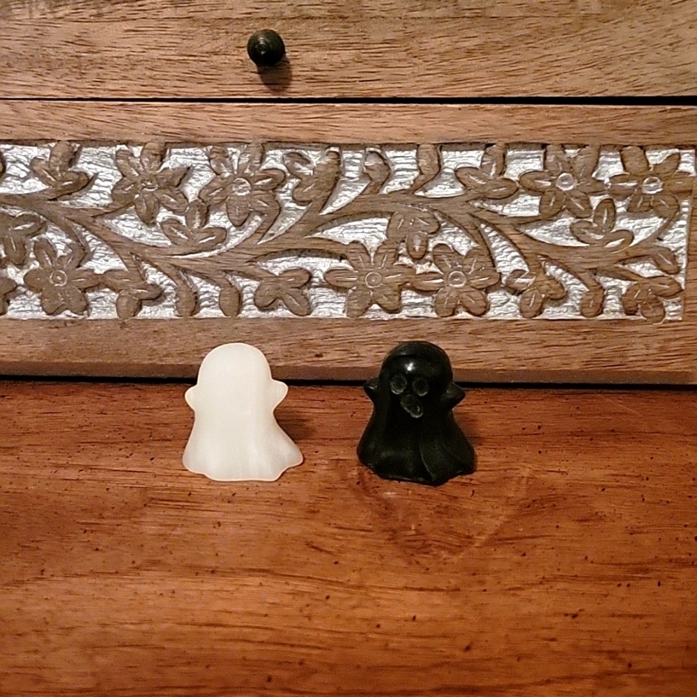 Set of 2 Ghost crystals